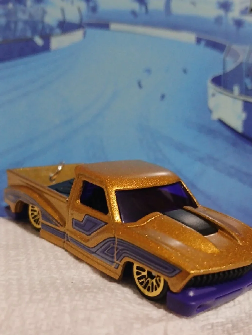 Bounce'n BASS .Gold and Purple Pickup Truck Keychain - Hot Wheels Style